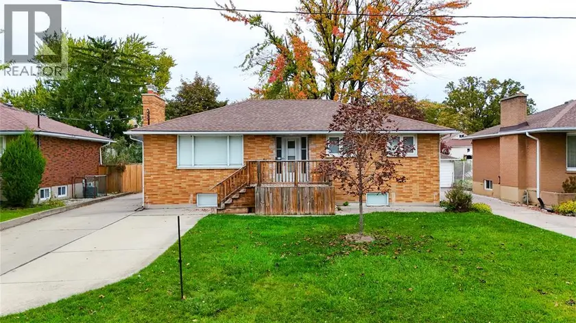 Detached at 700 GUTHRIE STREET, Sarnia