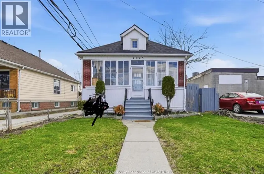 Detached at 1023 HALL AVENUE, Windsor