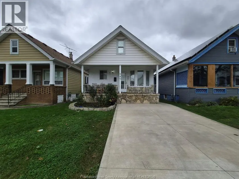 Detached at 947 ELSMERE, Windsor