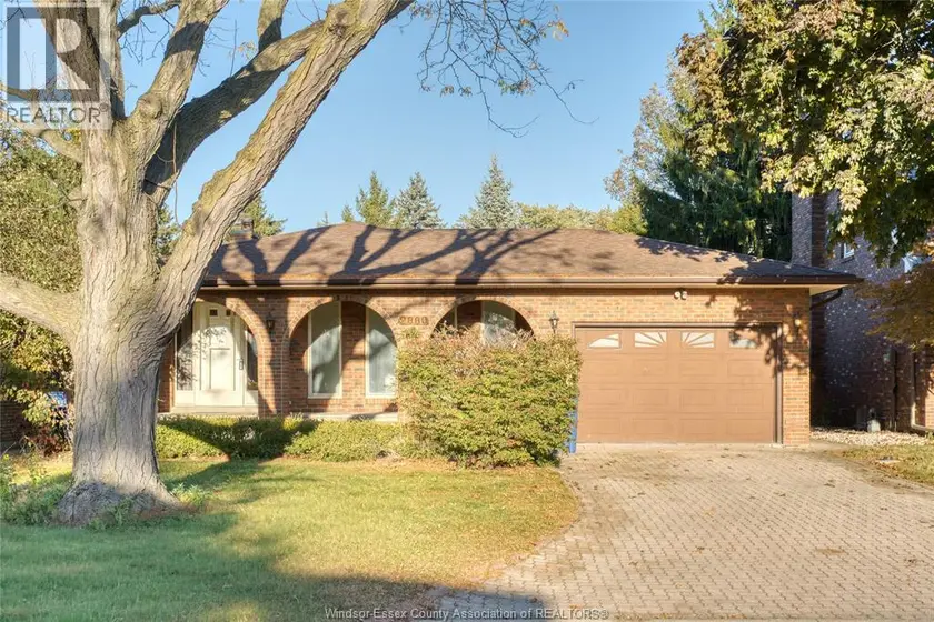 Detached at 2880 ST. CLAIR AVENUE, Windsor