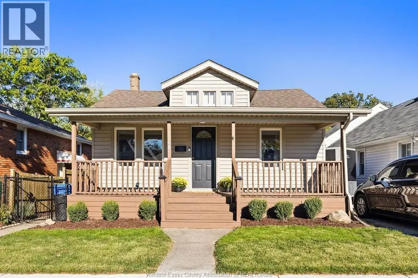Detached at 1768 St. Luke, Windsor