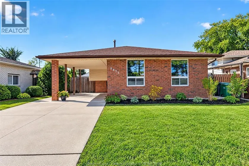 Detached at 2675 JEFFERSON BOULEVARD, Windsor