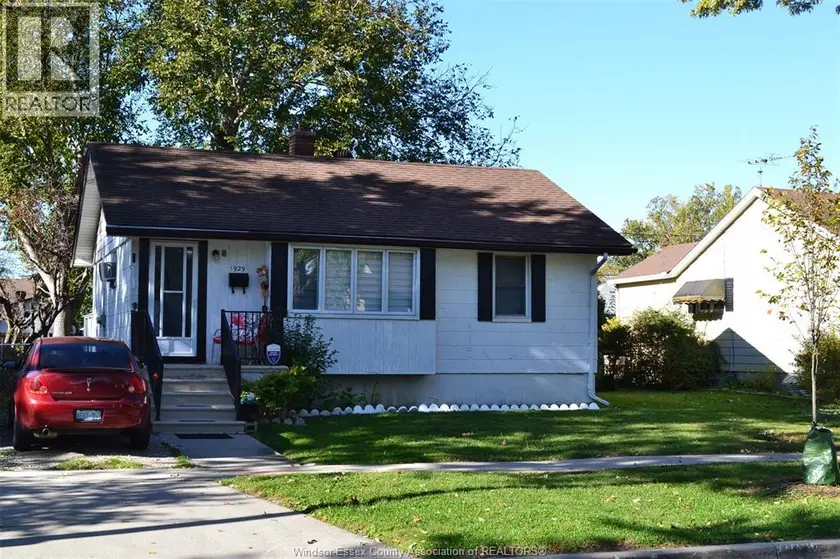 Detached at 1929 ELLROSE, Windsor
