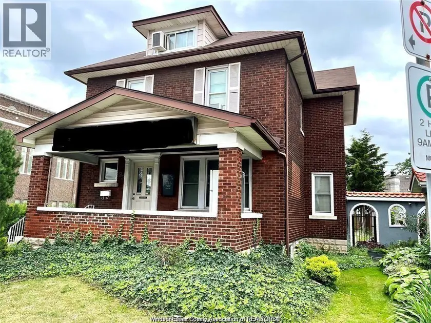 Detached at 95 GILES BOULEVARD East, Windsor