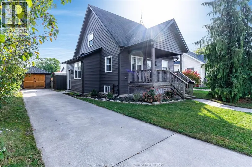 Detached at 16 Parkdale AVENUE, Leamington