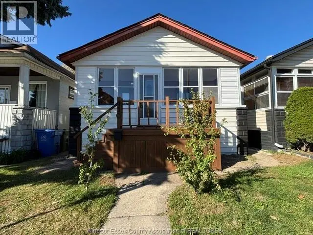 Detached at 410 CAROLINE, Windsor