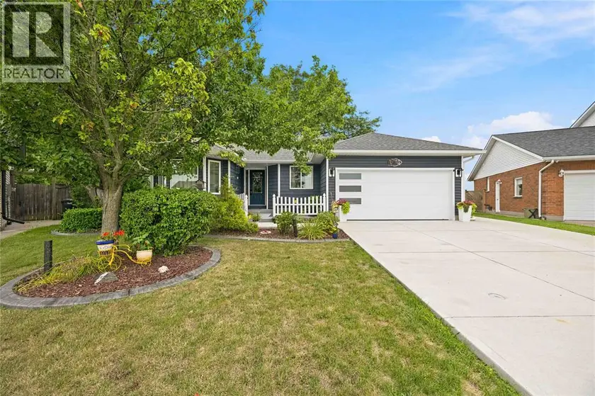 Detached at 392 JULIE COURT, St Clair