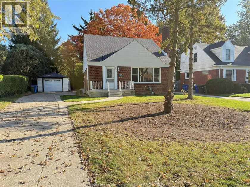 Detached at 2870 ALEXANDRA AVENUE, Windsor