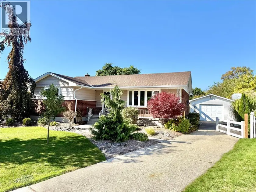 Detached at 820 WOODWARD CRESCENT, Sarnia