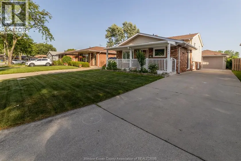 Detached at 3444 HEMLOCK, Windsor