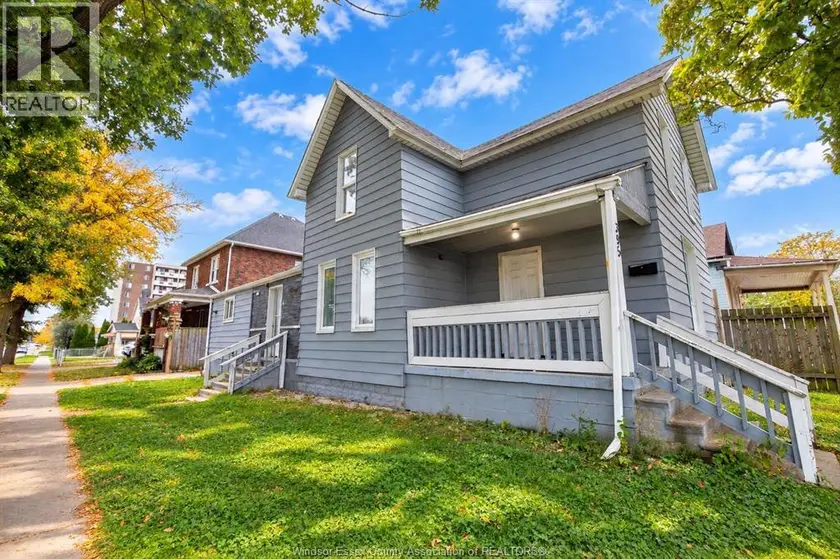 Detached at 395 TUSCARORA ST, Windsor