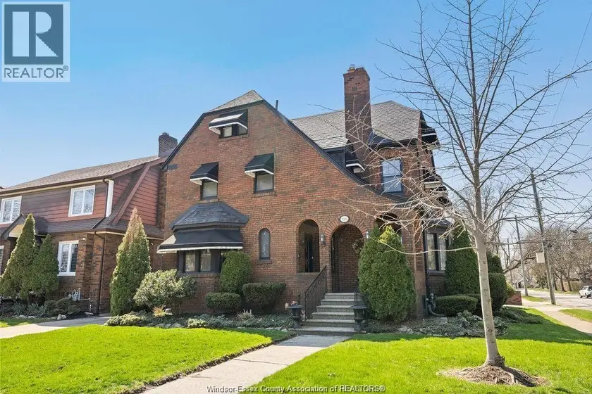Detached at 2203 VICTORIA AVENUE, Windsor