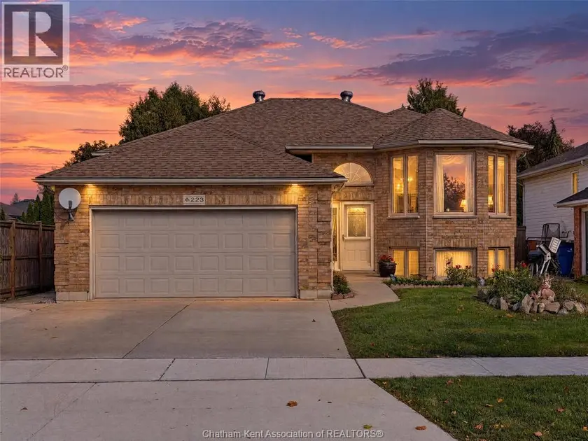 Detached at 223 GARDEN Path, Chatham