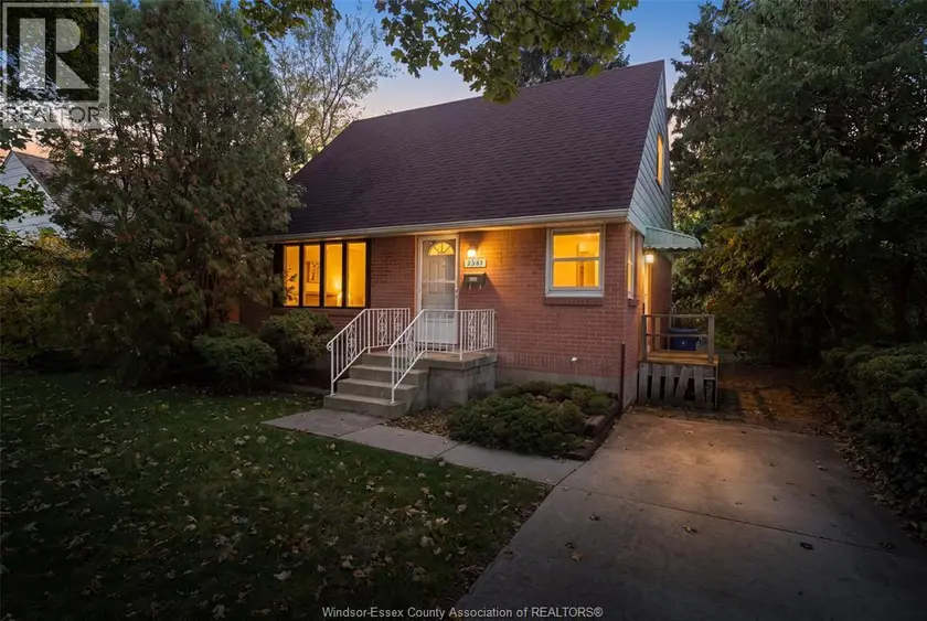 Detached at 2567 KILDARE ROAD, Windsor