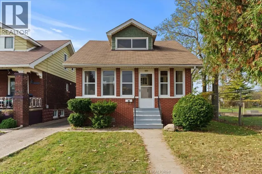Detached at 1615 Benjamin, Windsor