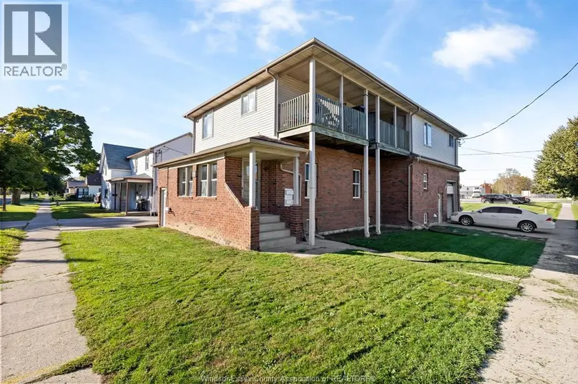 Apartment at 25 CLARK STREET West, Leamington
