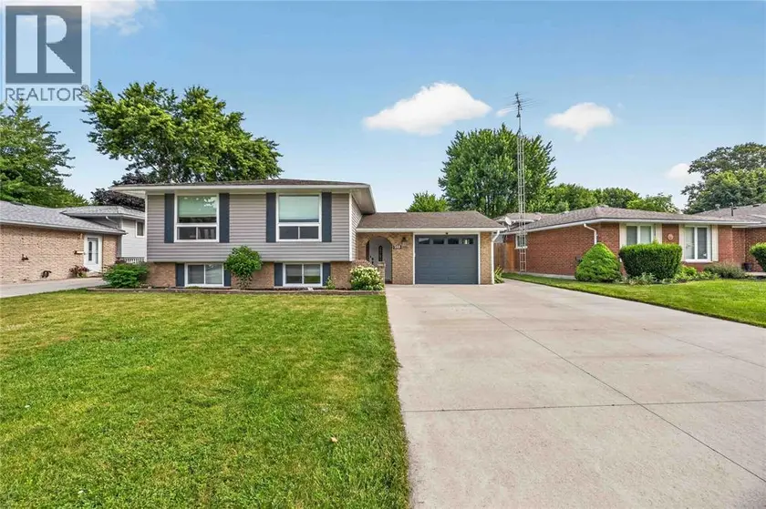 Detached at 266 Clairwood CRESCENT, St Clair