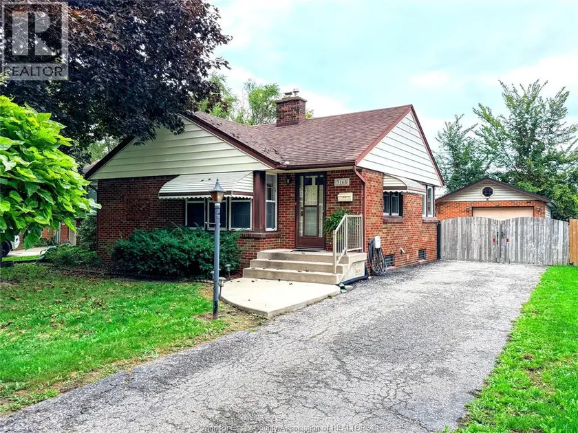 Detached at 3168 CHURCH, Windsor