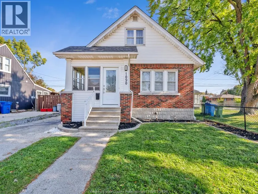 Detached at 1090 LENA, Windsor