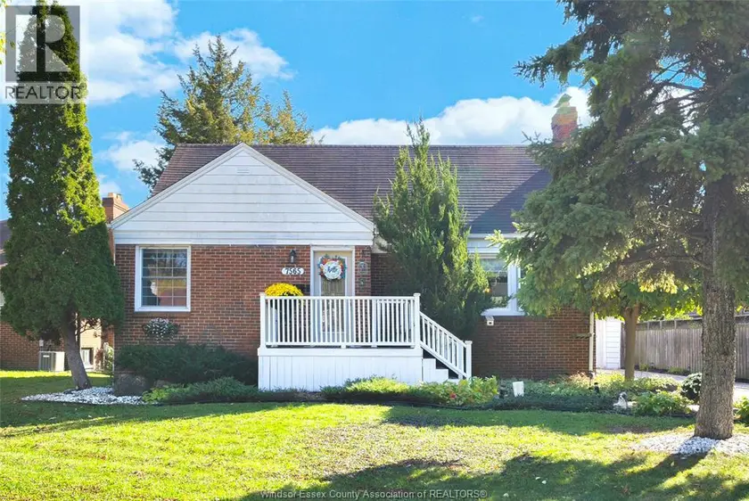 Detached at 7565 St. Rose, Windsor