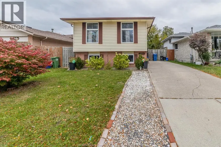 Detached at 3152 CONSERVATION, Windsor