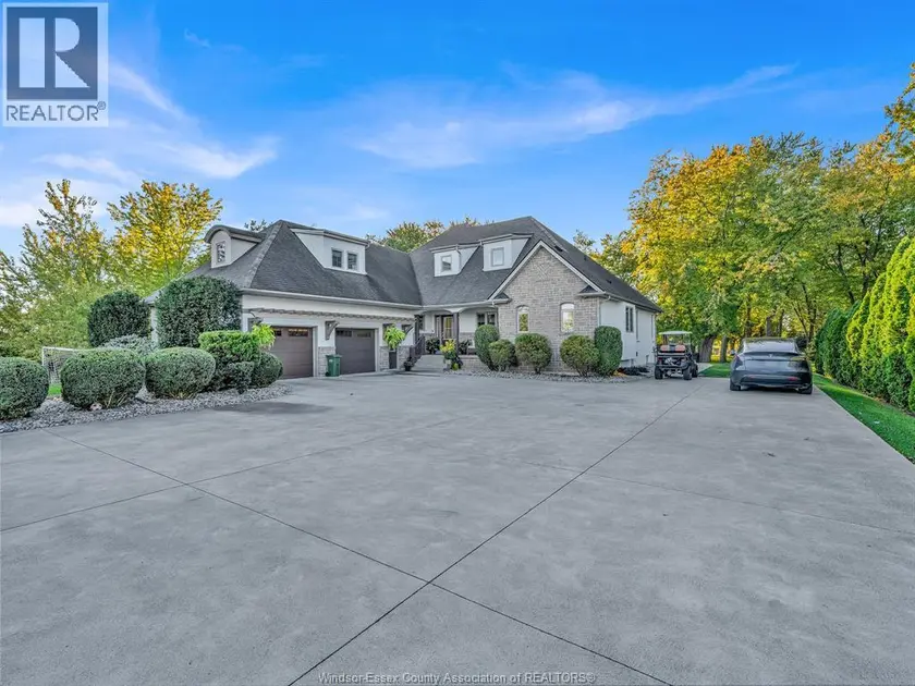 Detached at 427 EAST RUSCOM RIVER, Lakeshore