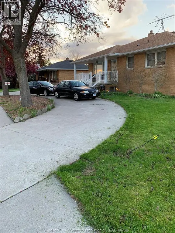 Detached at 1940 DOMINION, Windsor