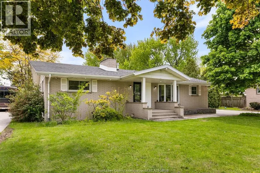 Detached at 314 EAST RUSCOM RIVER Unit# LOWER, Lakeshore
