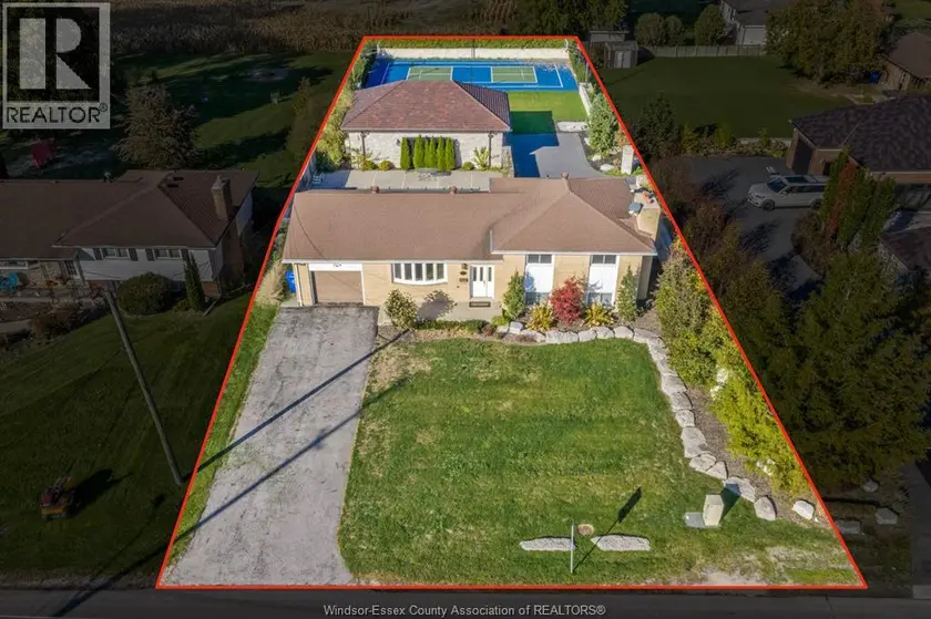 Detached at 3050 BOUFFARD ROAD, LaSalle