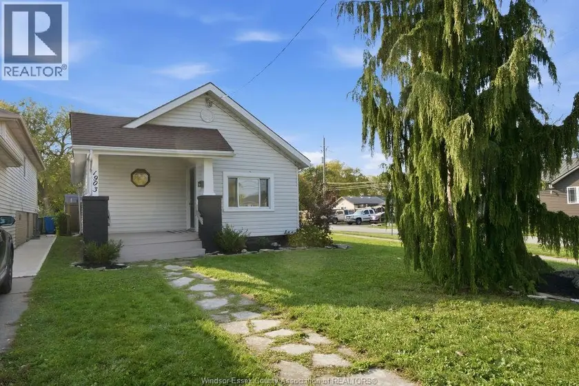 Detached at 1903 BUCKINGHAM DRIVE, Windsor