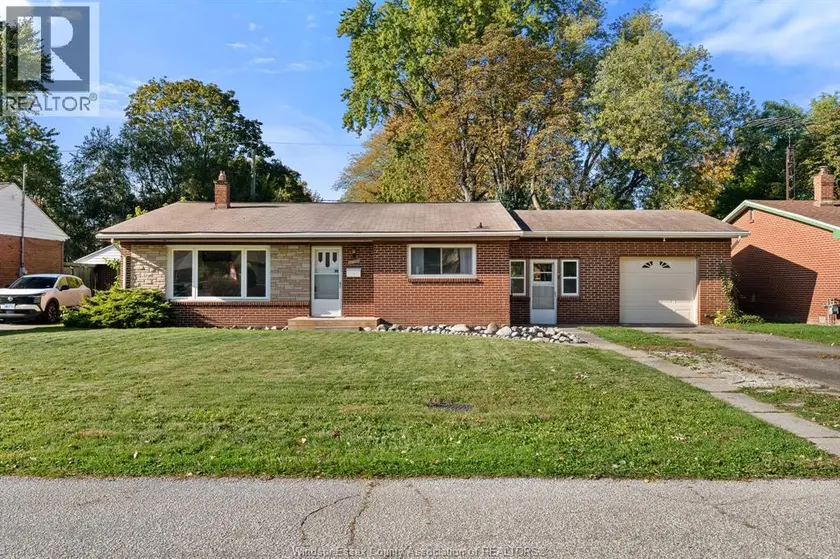 Detached at 3221 VIRGINIA PARK, Windsor