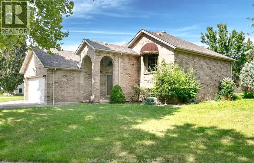 Detached at 938 IMPERIAL, Windsor