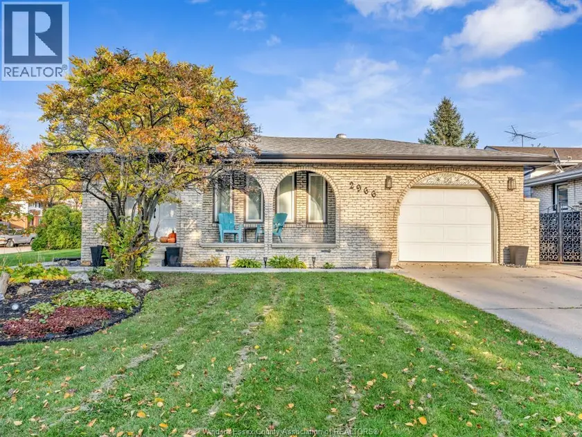 Detached at 2966 Regis AVENUE, Windsor