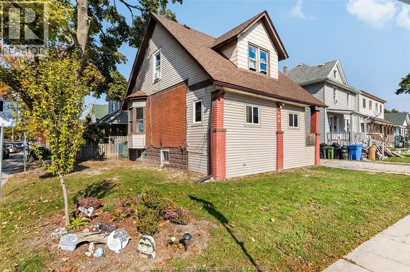 Detached at 494 Caroline STREET, Windsor