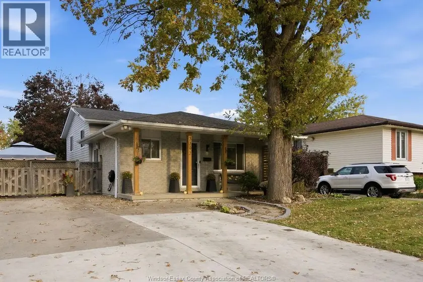 Detached at 3792 BYNG ROAD, Windsor