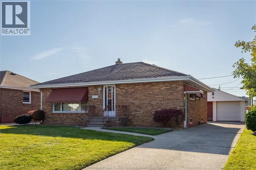 Detached at 8273 Menard, Windsor