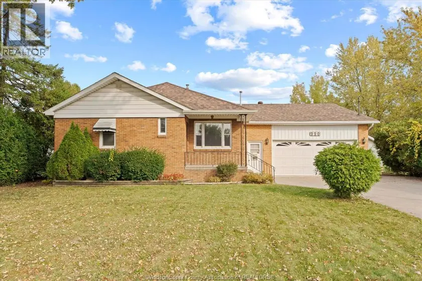 Detached at 990 SCOFIELD AVENUE, Windsor