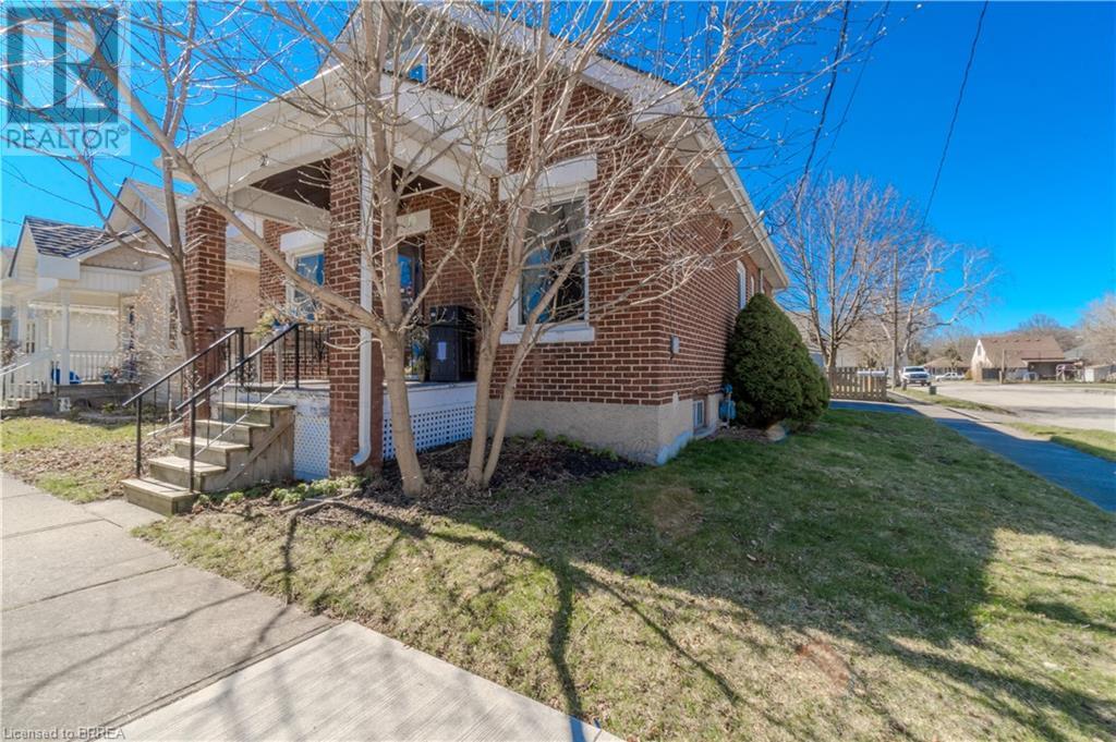Multiplex at 21 WADE Avenue, Brantford