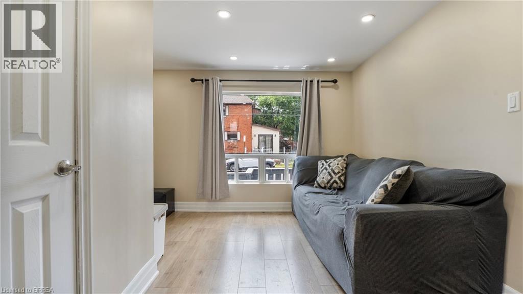 Detached at 33 HIGHLAND Avenue, Hamilton