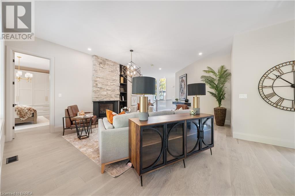 Detached at 163 PARKSIDE Drive, Brantford