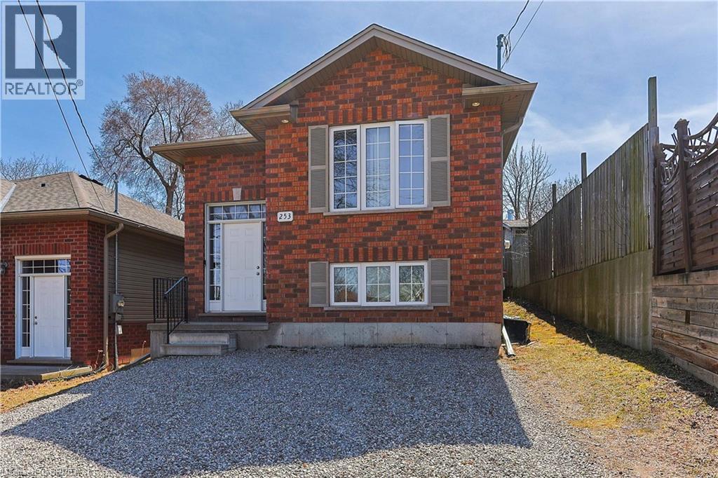 Detached at 253 WELLINGTON Street, Brantford