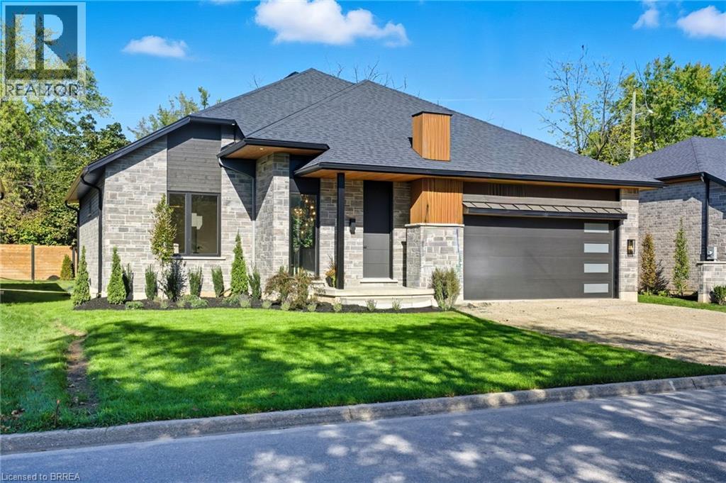 Detached at 141 PARKSIDE Drive, Brantford