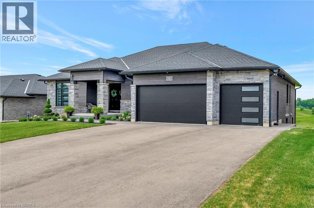 Detached at 14 HUDSON Drive, Brantford