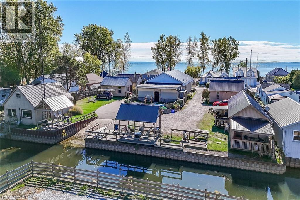 Detached at 48-50 ERIE Boulevard, Long Point
