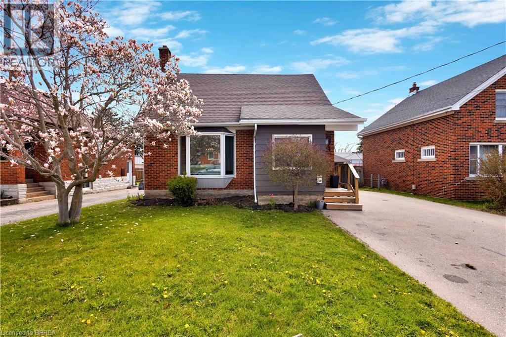 Detached at 371 OTTAWA Street S, Kitchener