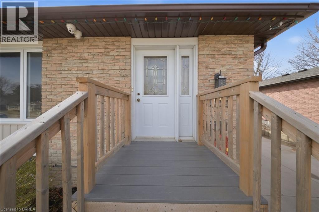 Detached at 136 WOODLAWN Avenue, Brantford