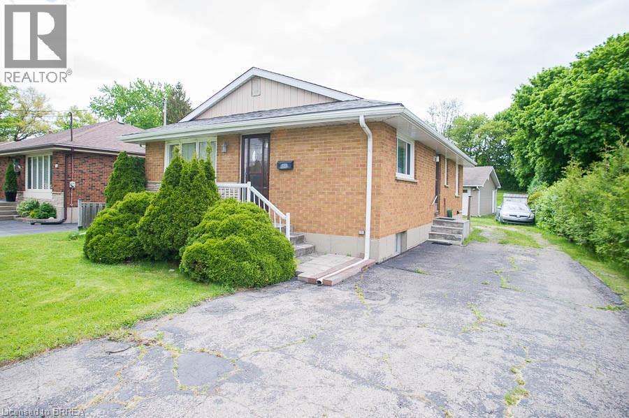 Detached at 120 HENRY Street, Brantford