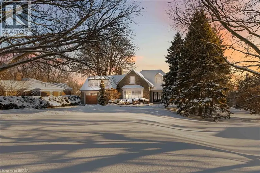 Detached at 8 TUTELA HEIGHTS Road, Brantford