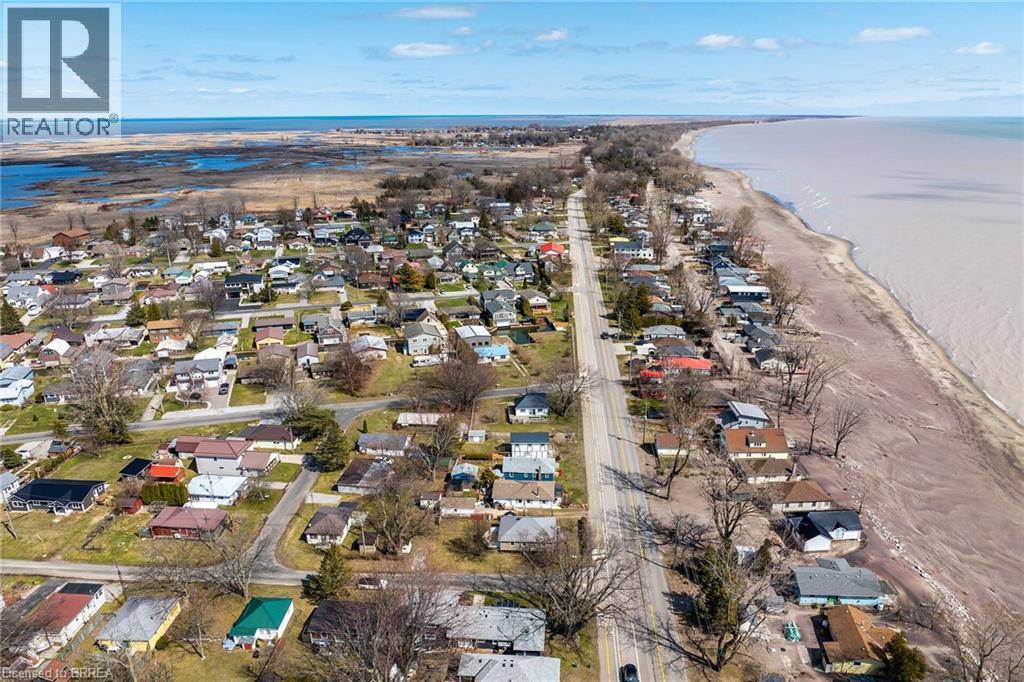 Detached at 88 ERIE Boulevard, Long Point