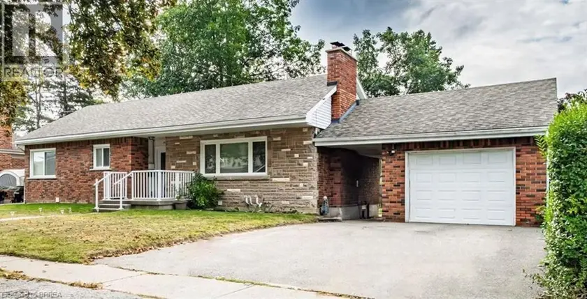 Detached at 75 HENDERSON Avenue, Brantford